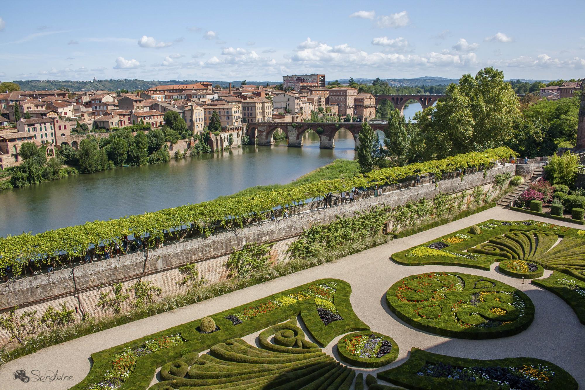 À travers la douce France