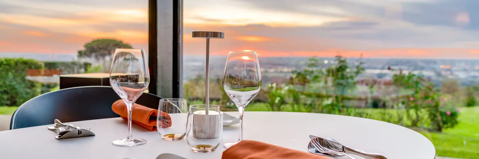 hotel le saint james restaurant