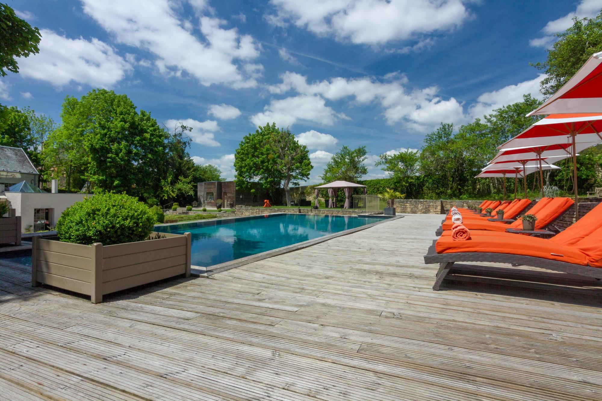 chateau de courban spa zwembad