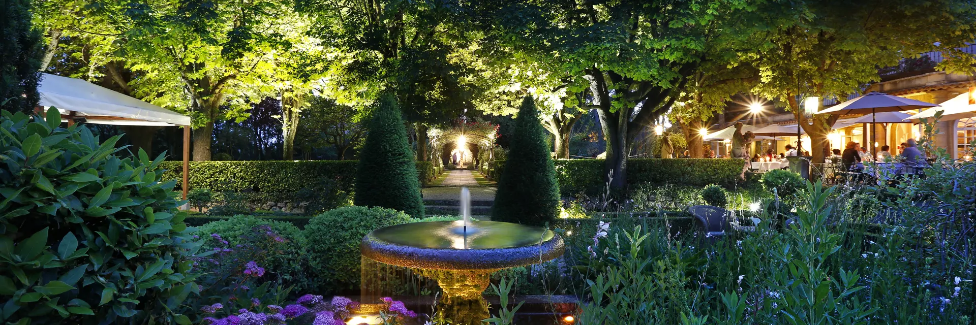 le pigonnet gardens by night
