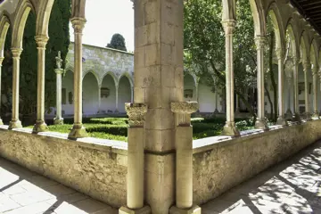 6 peralada klooster