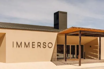 2 immerso hotel entrance