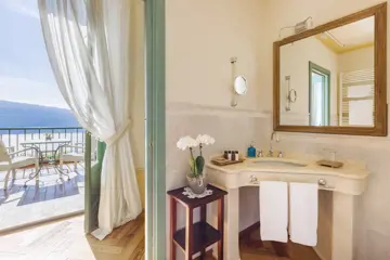 9 bathroom villa sostaga