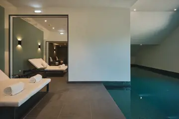 22 octant lousa indoor pool