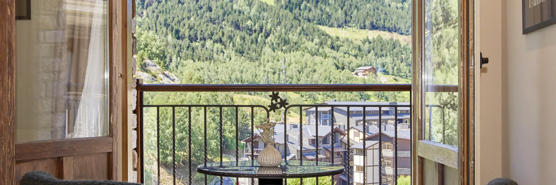 grand deluxe room serras andorra vi high