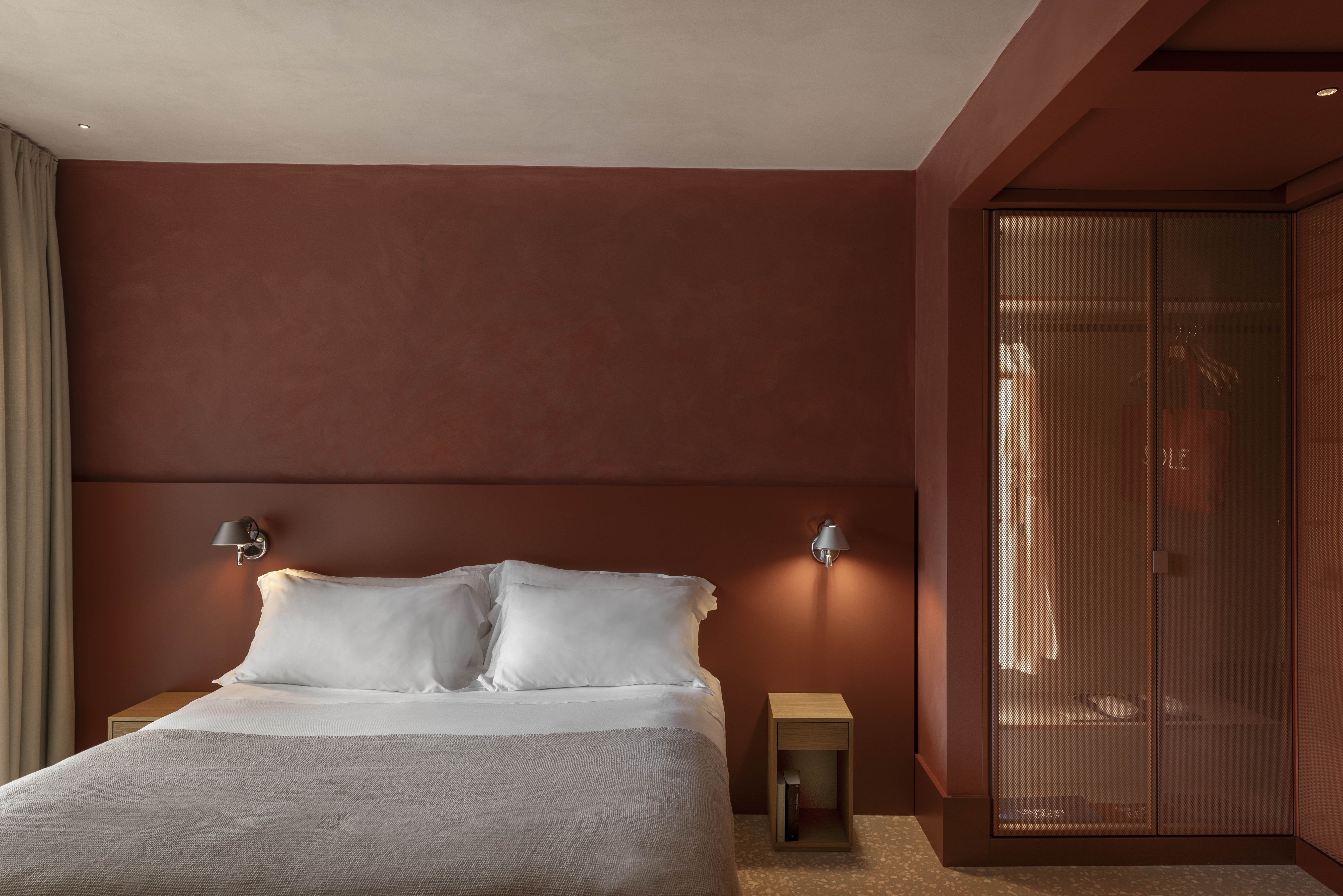 25 ruime kamer met comfortabele bed