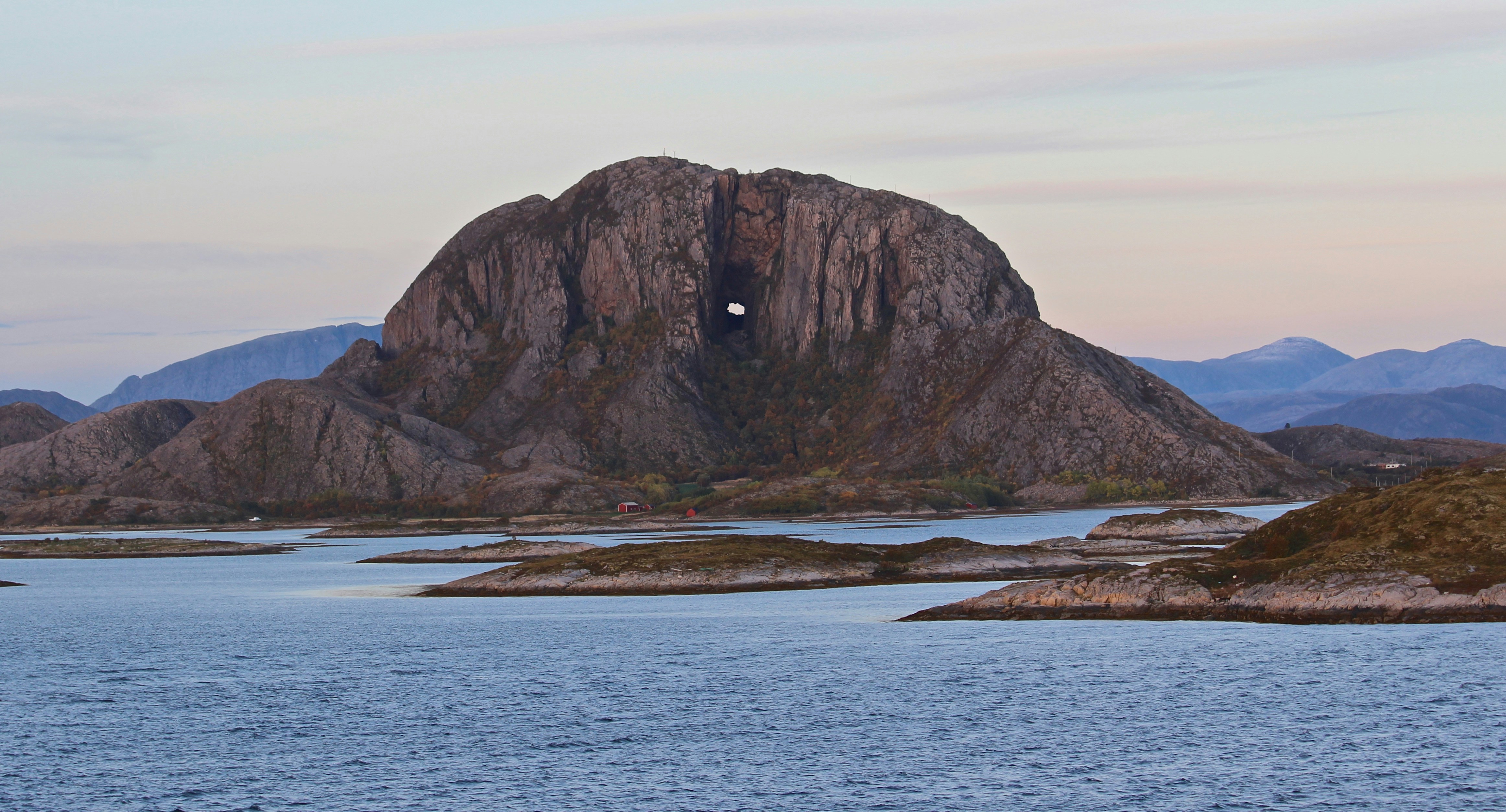 famous mountain in northern norway torghatten brønnøysund norge