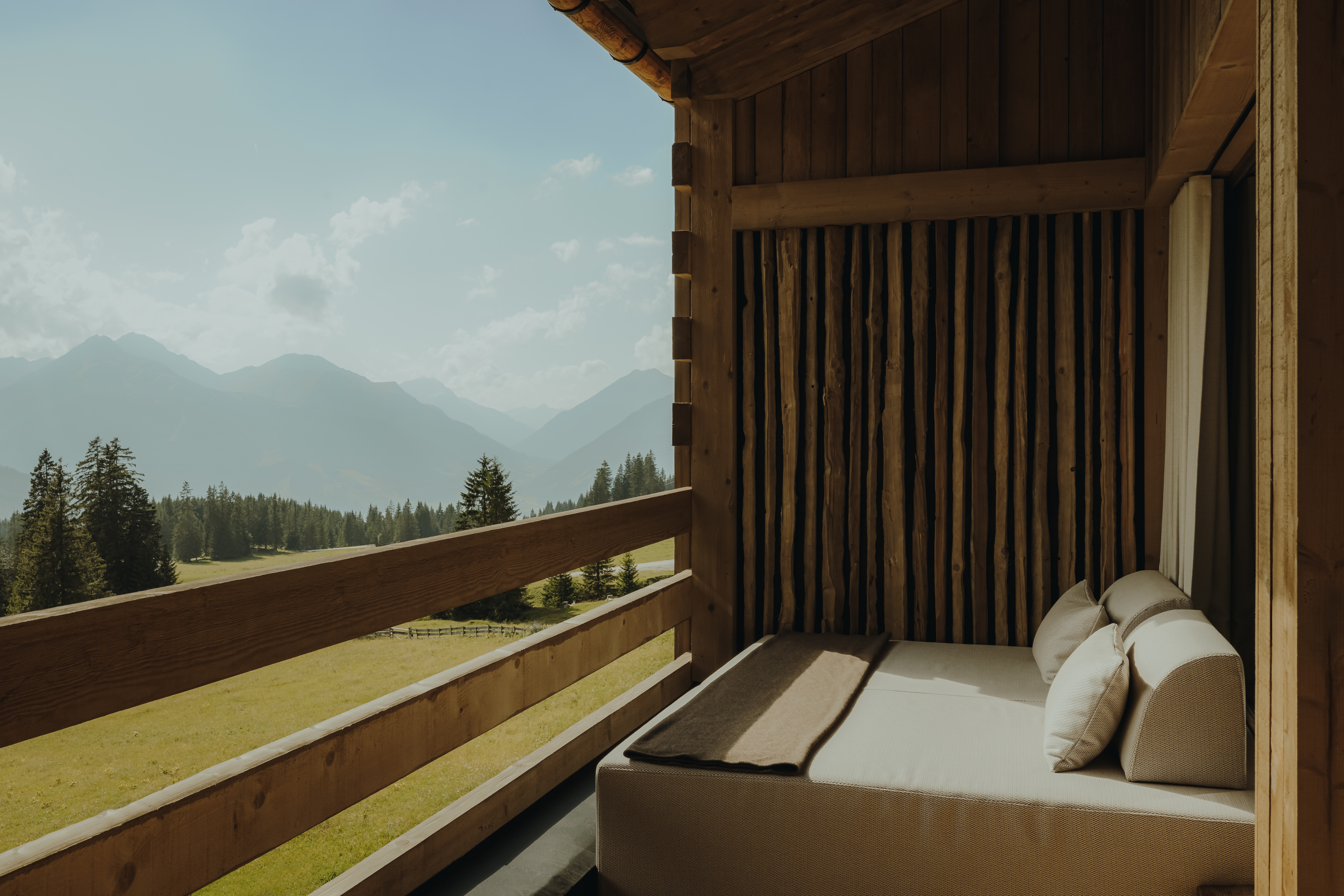 alexmoling eriro rooms 16