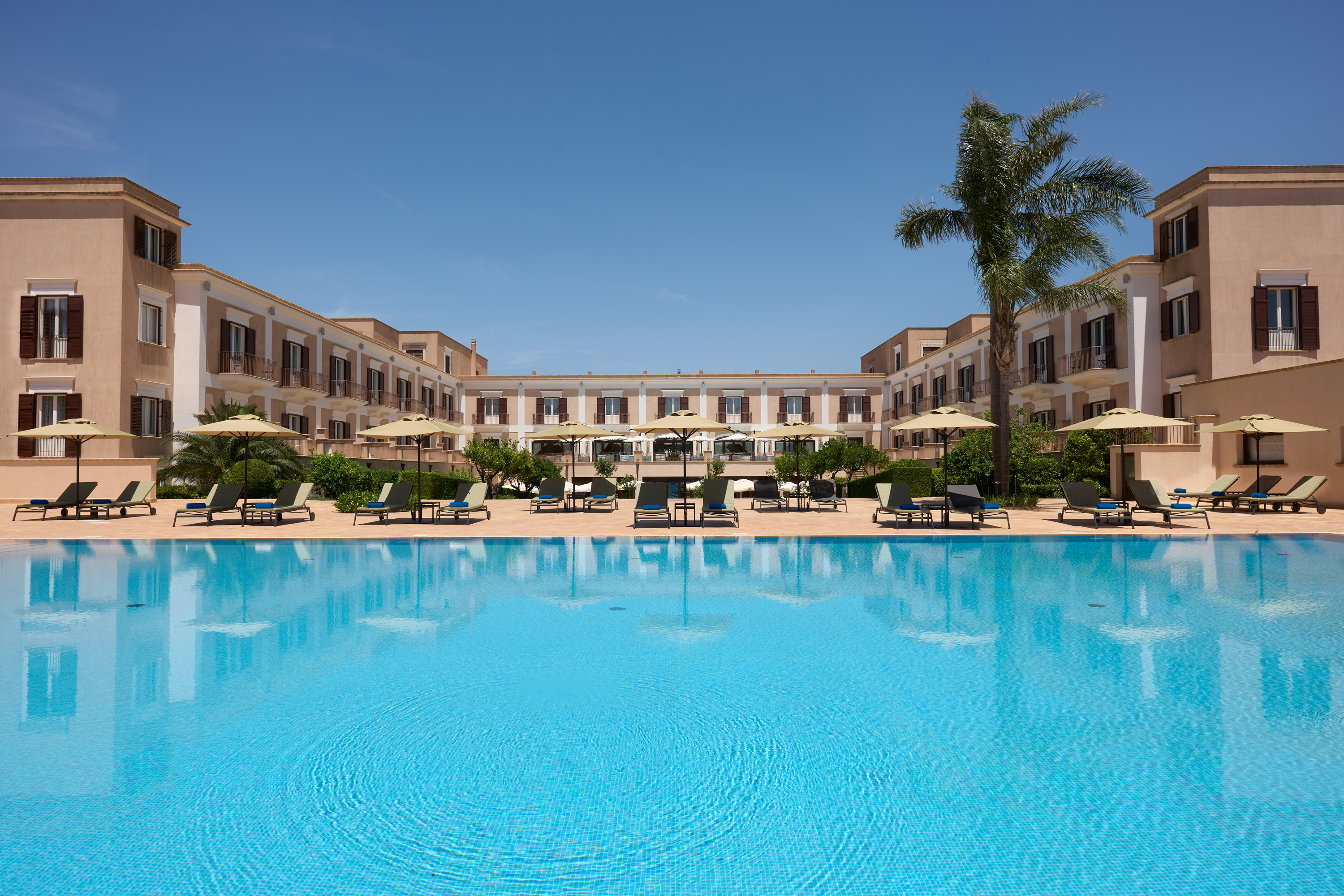 15outdoor pool