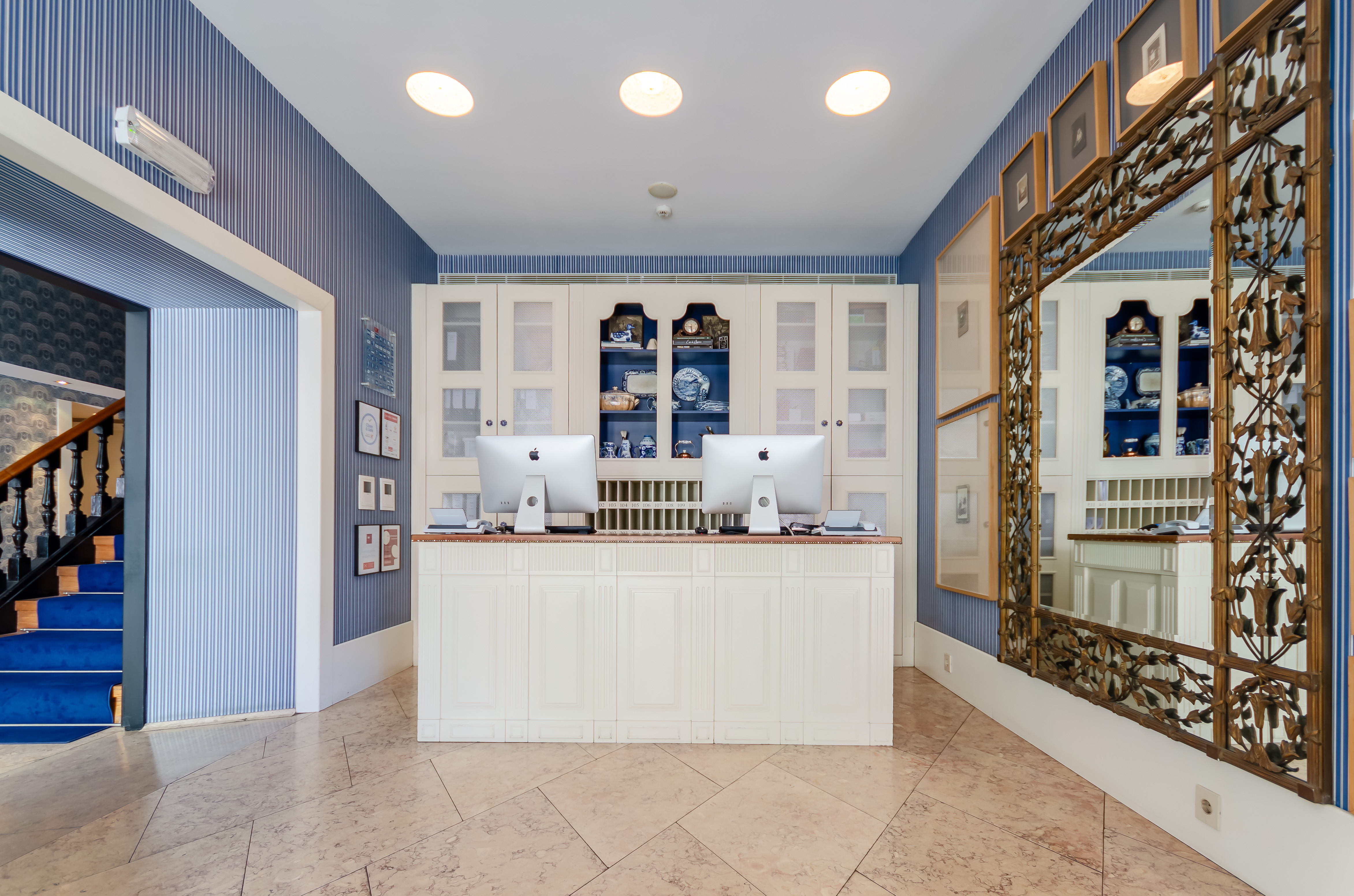 lx boutique lobby 8