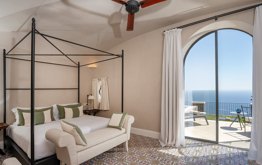3 signature suite pool