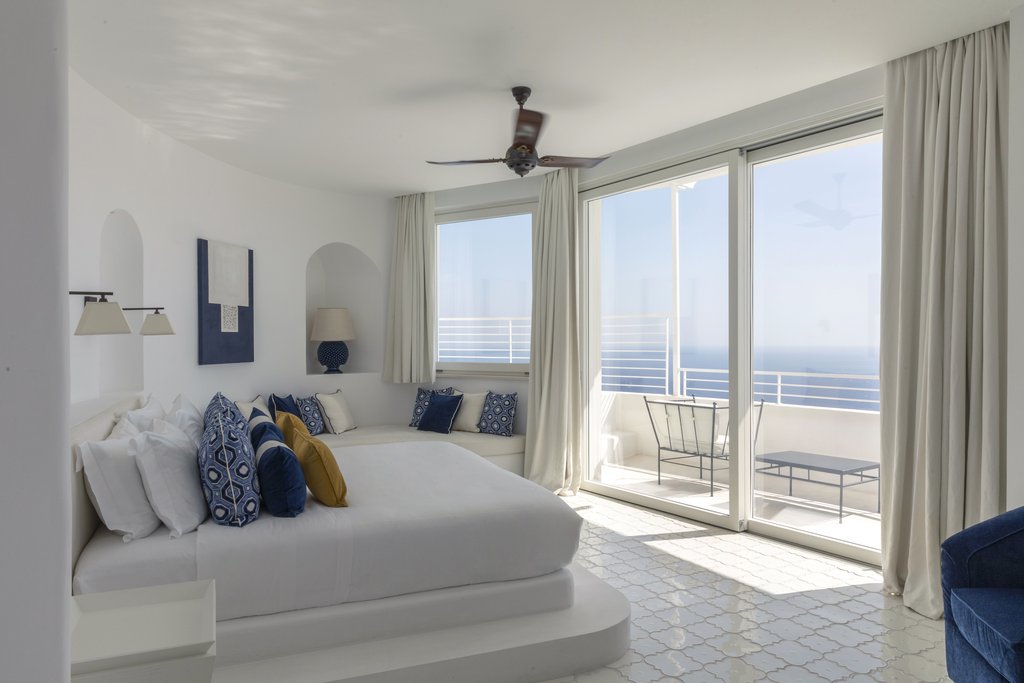 8 furore corner suite jacuzzi
