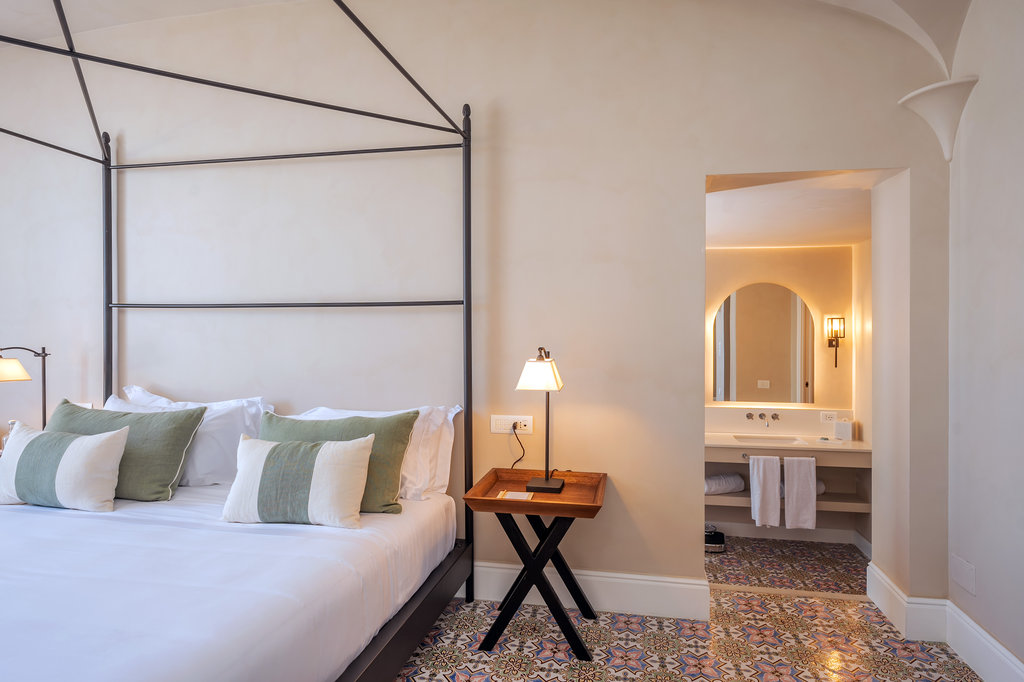 signature suite pool with bathroom
