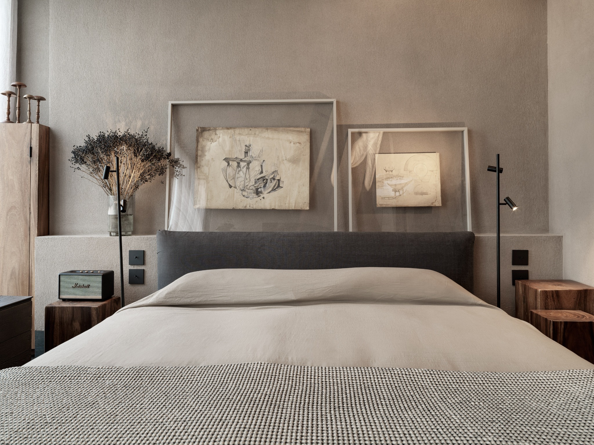 monastik living moderne slaapkamer met kunstwerken caractere