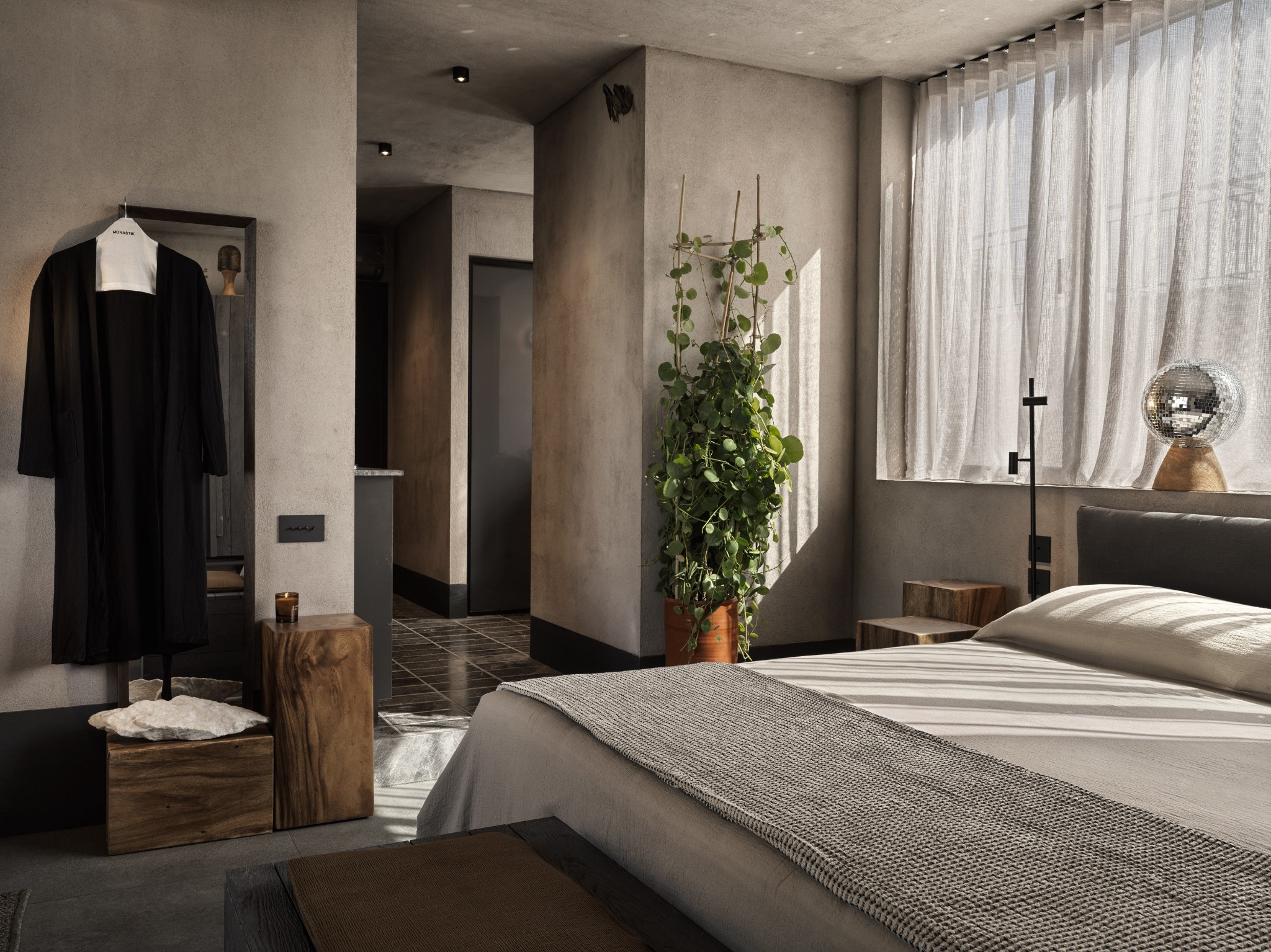 monastik living ruime slaapkamer met natuurlijk licht caractere