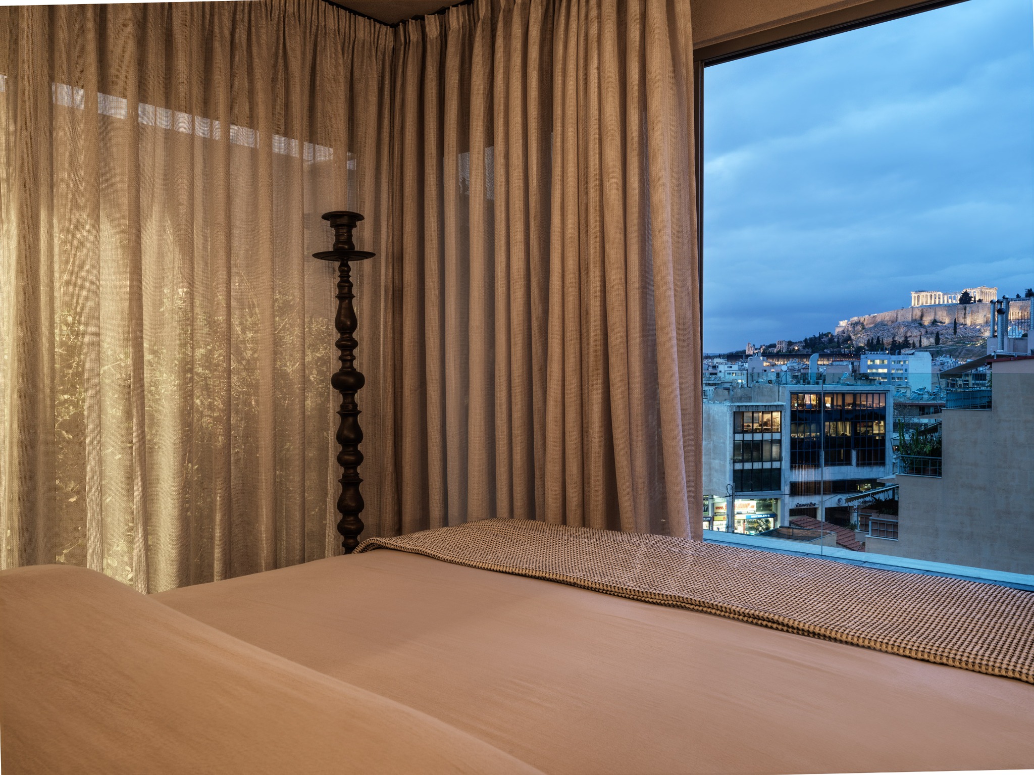 monastik living slaapkamer met uitzicht op akropolis caractere