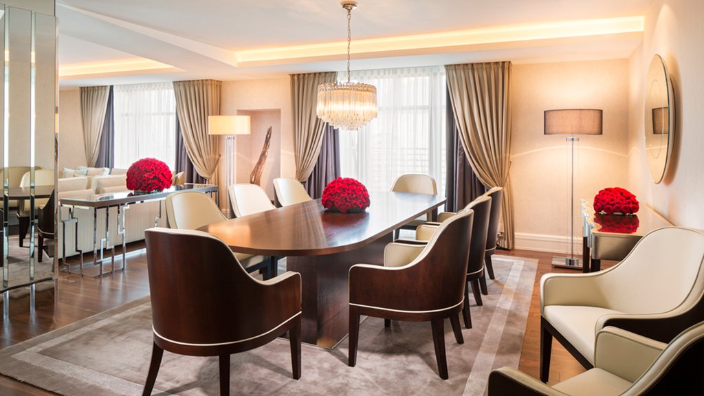 royal suite dining area
