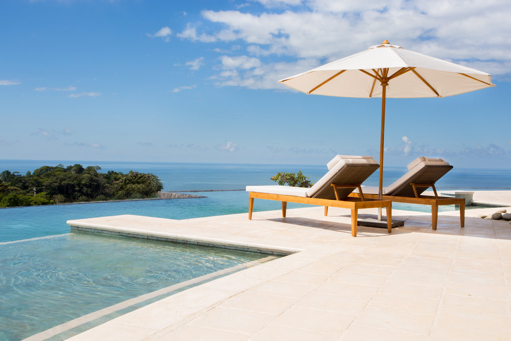 1 infinity pool with seaview