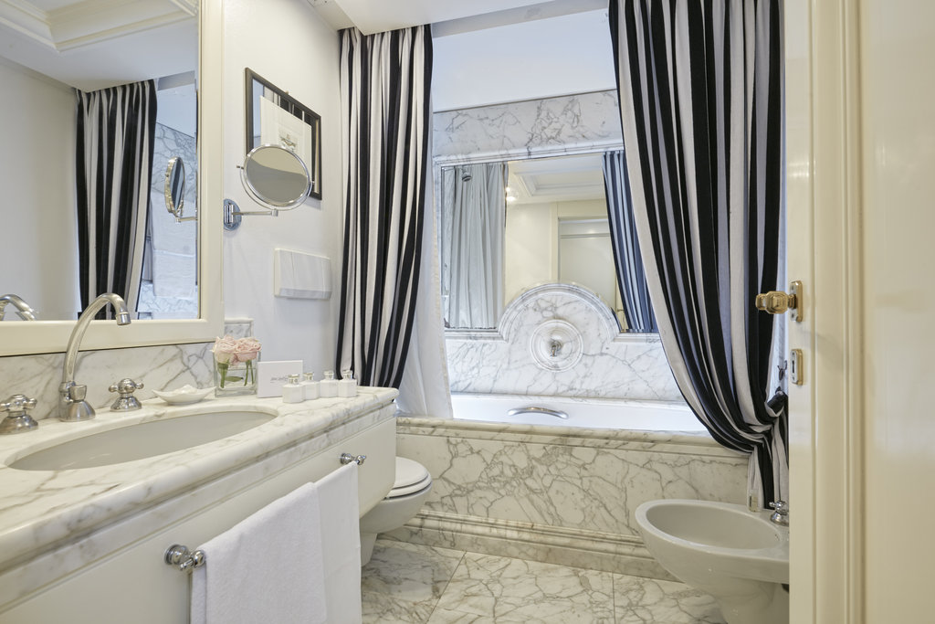 13 classic room bathroom