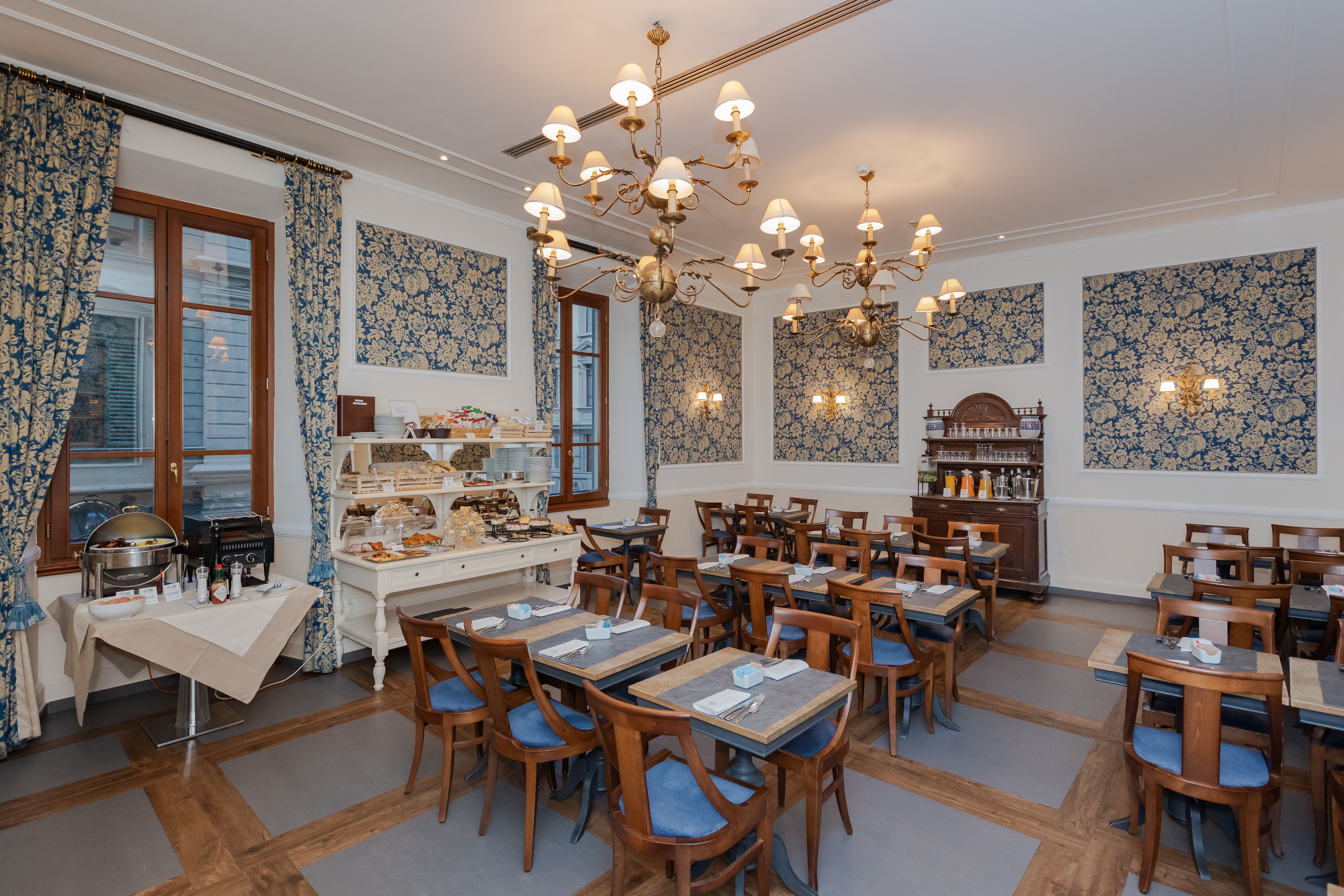 48 breakfast room