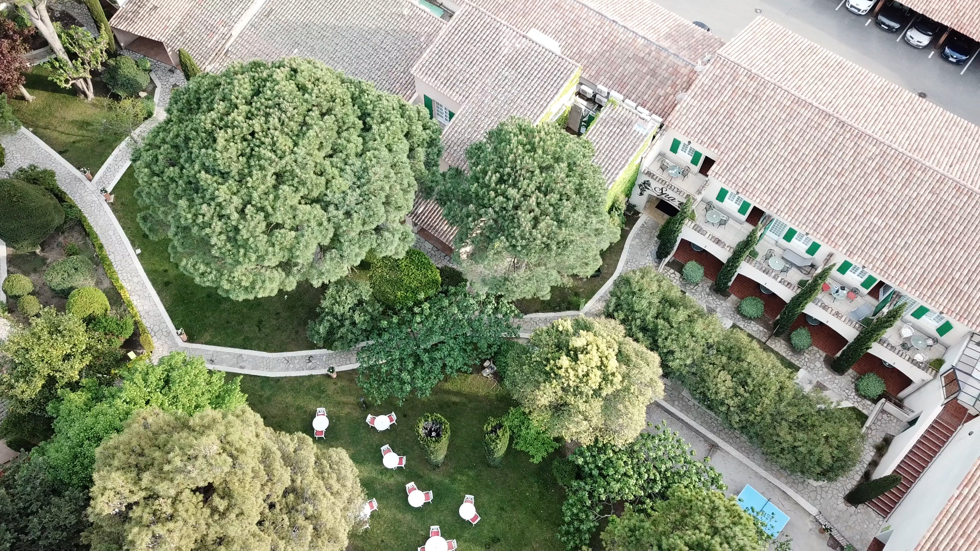 aubergedecassagnespa hotel vue aerienne