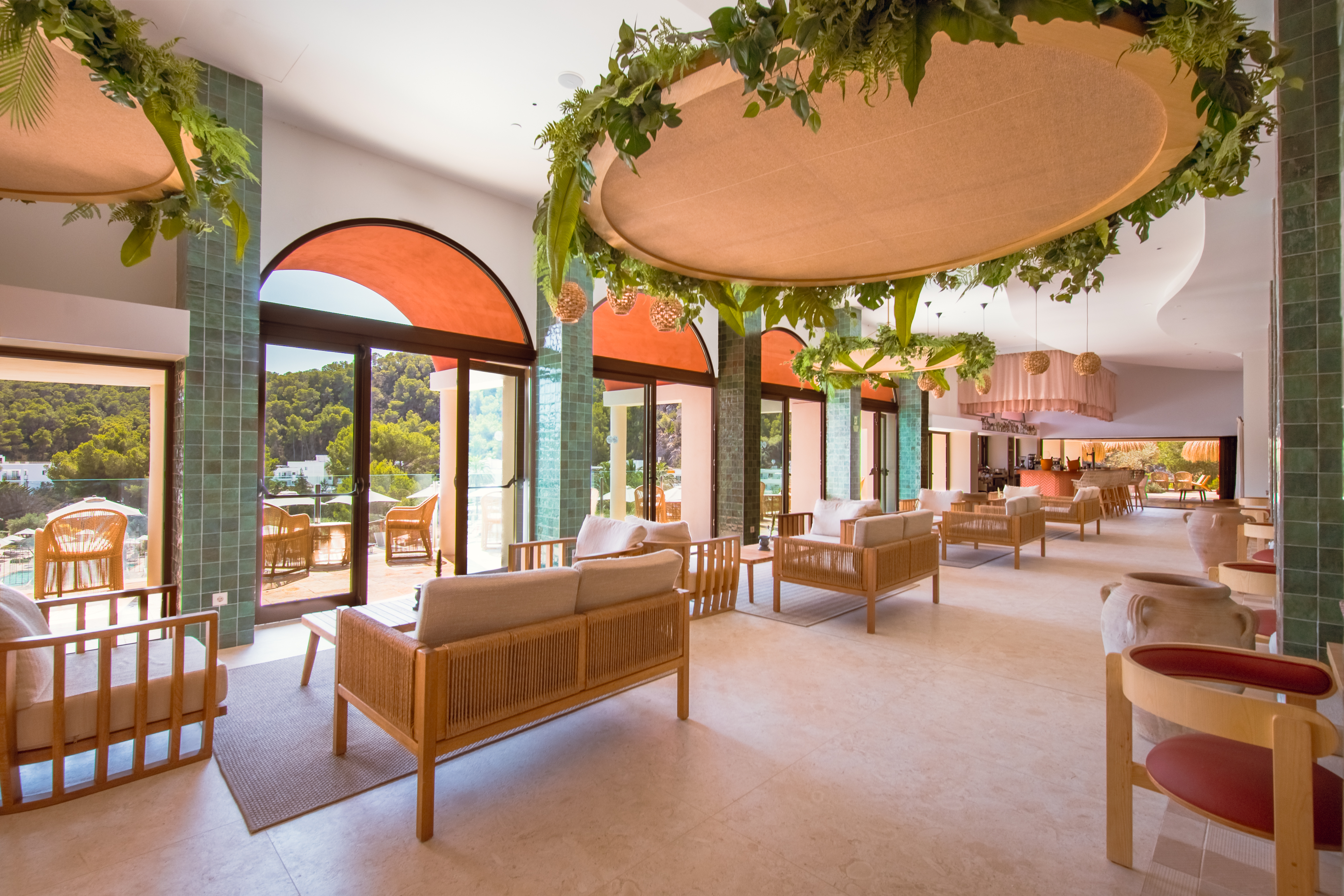 da mar pool bar interior 2