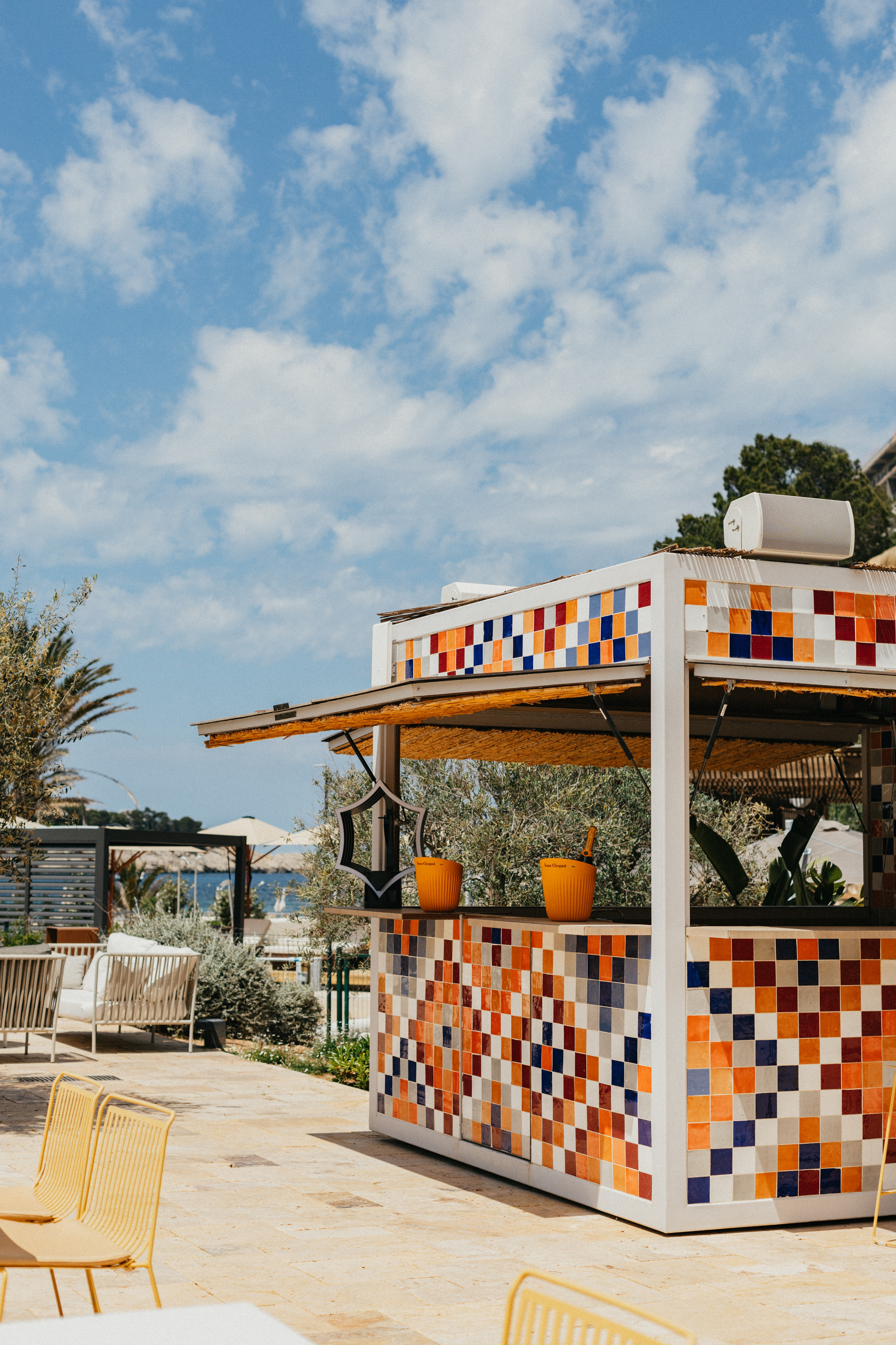 calido pool bar