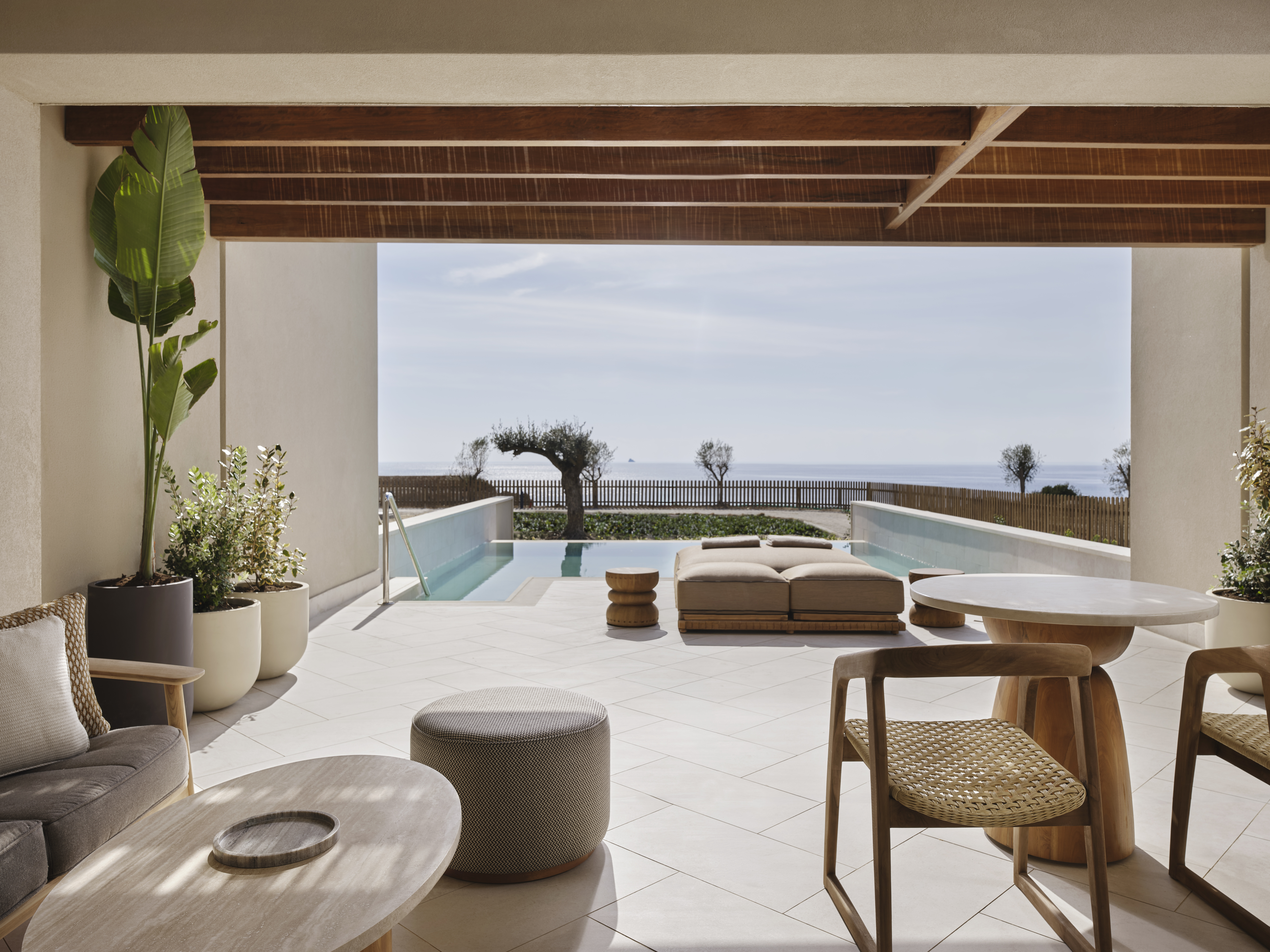 eos suite private pool sv