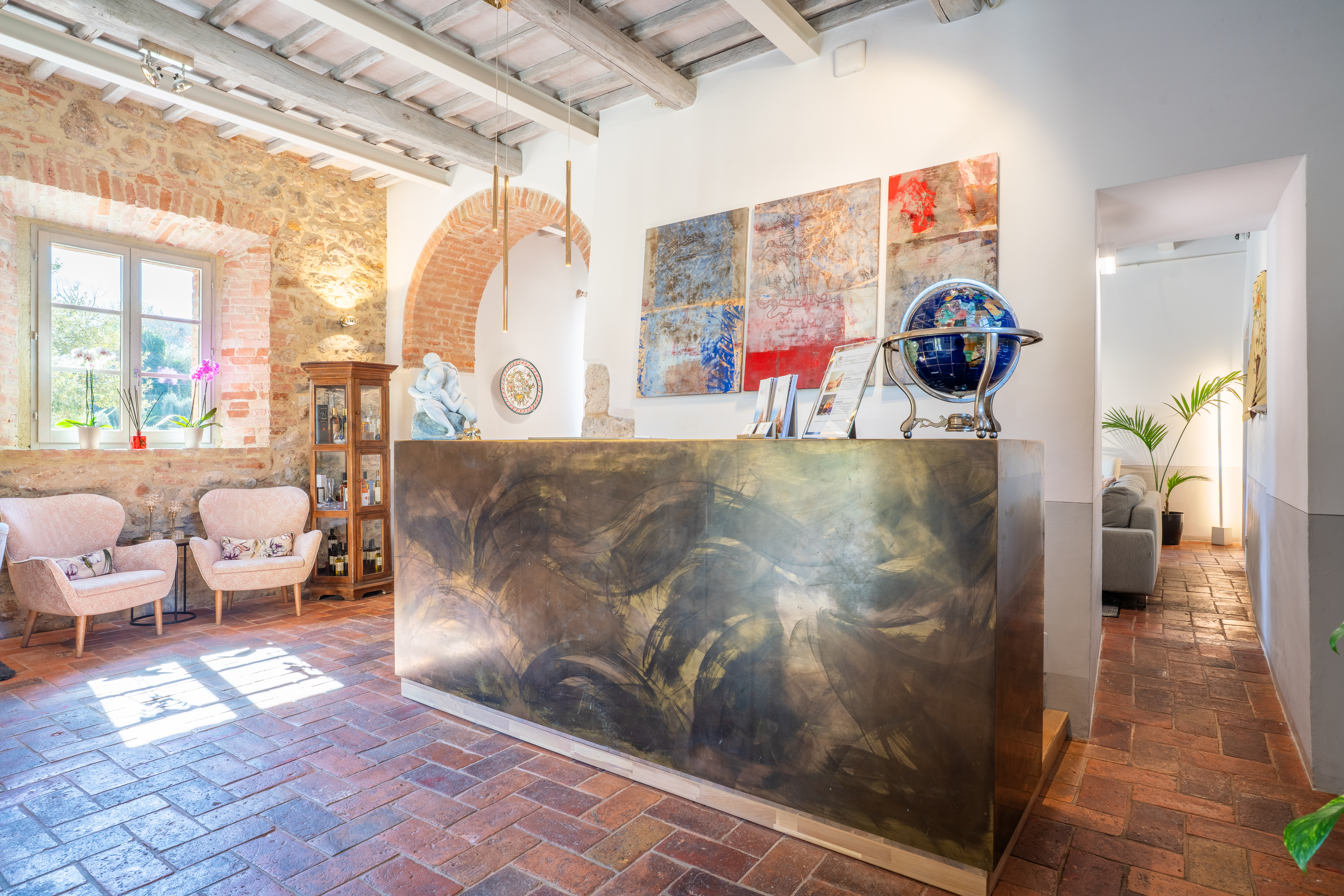 front desk alta ris