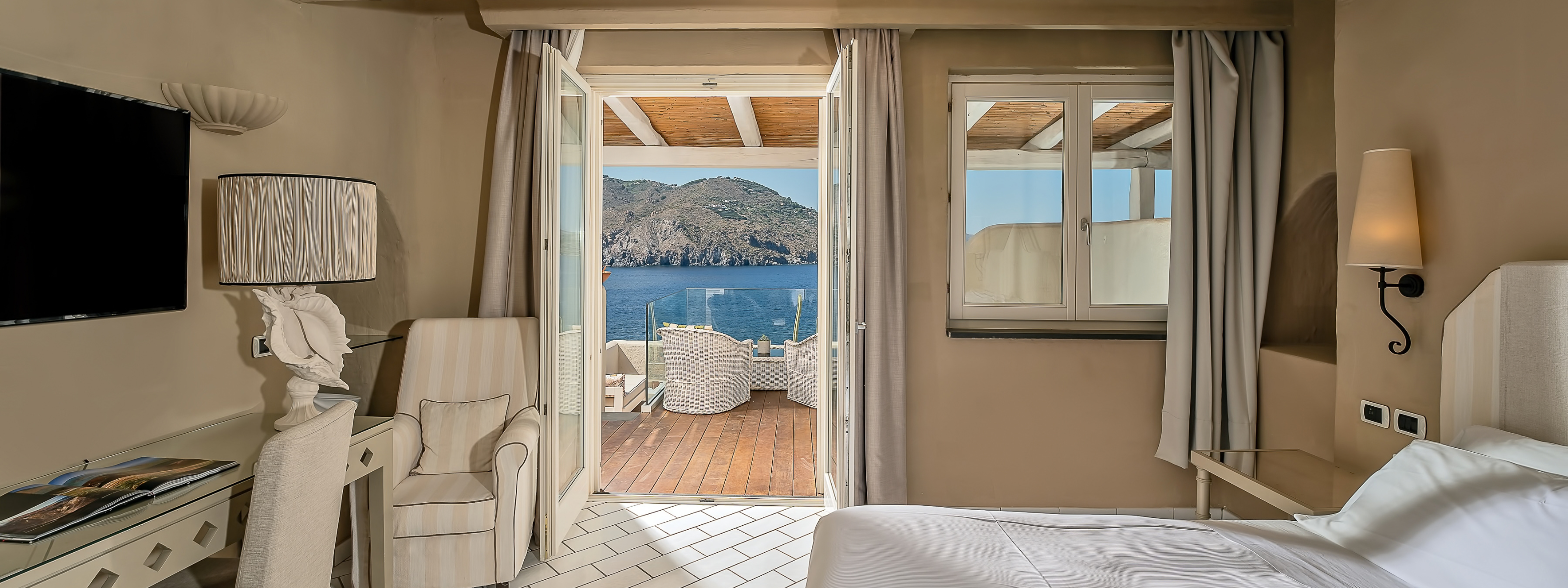 suite therasia resort sea spa volcano sicilie italie